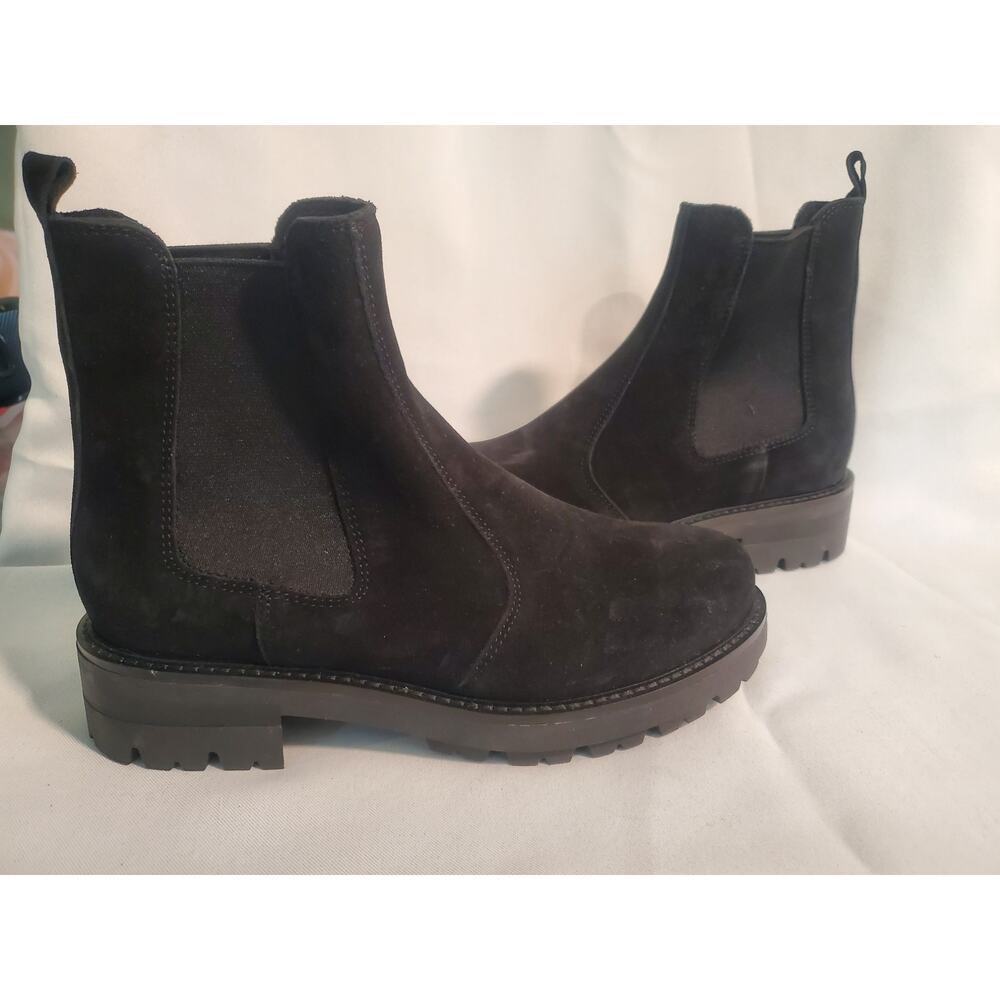 LA CANADIENNE CASSY Suede Bootie. S41